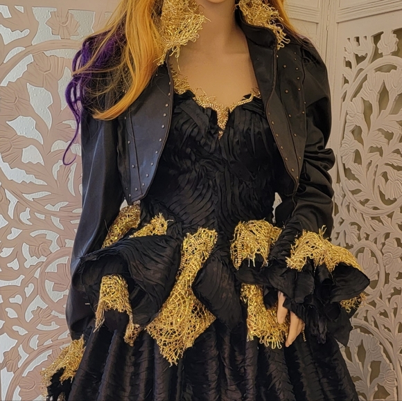 The "Letty" Black & Gold Gothic Romance Wedding Ballgown Set - Picture 14 of 14